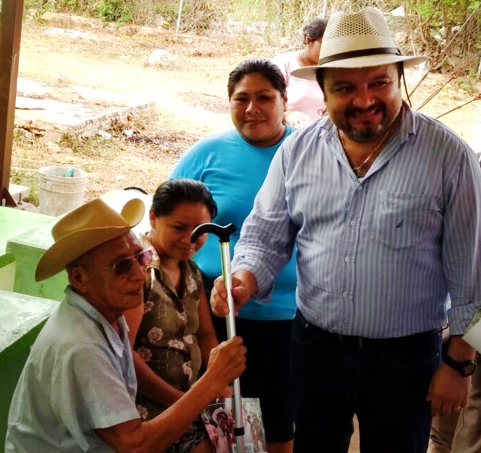 «Panchito» Torres reintegra a la sociedad el bono navideño que recibió