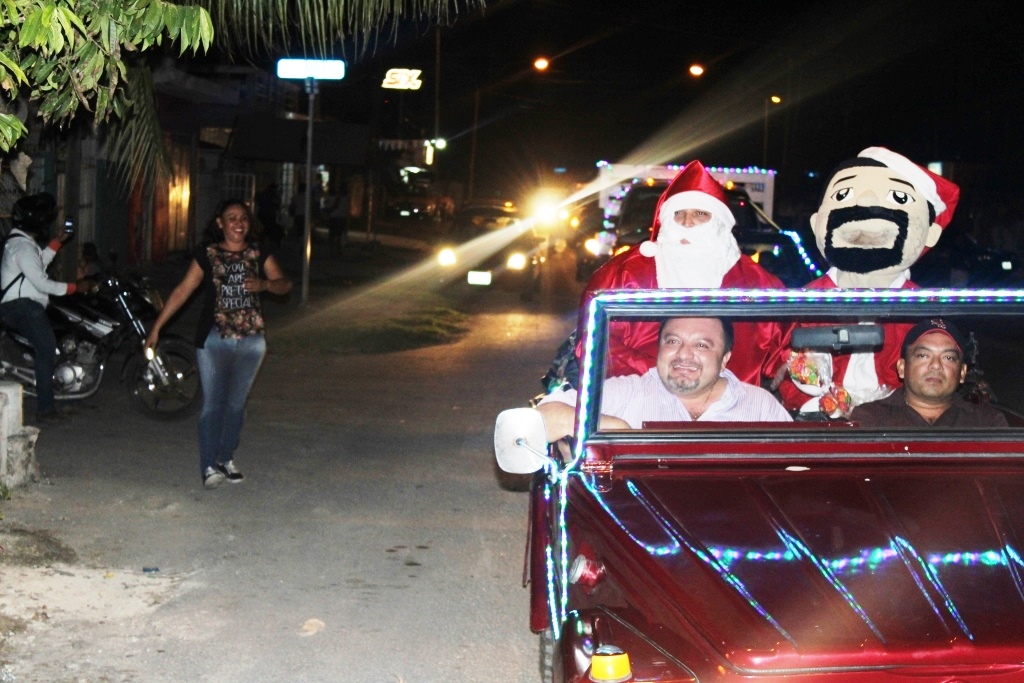 Llega a Mérida la caravana navideña de Santa Claus y ‘Panchito’ Torres