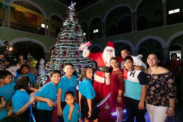 Llega el espíritu navideño al Palacio de Gobierno