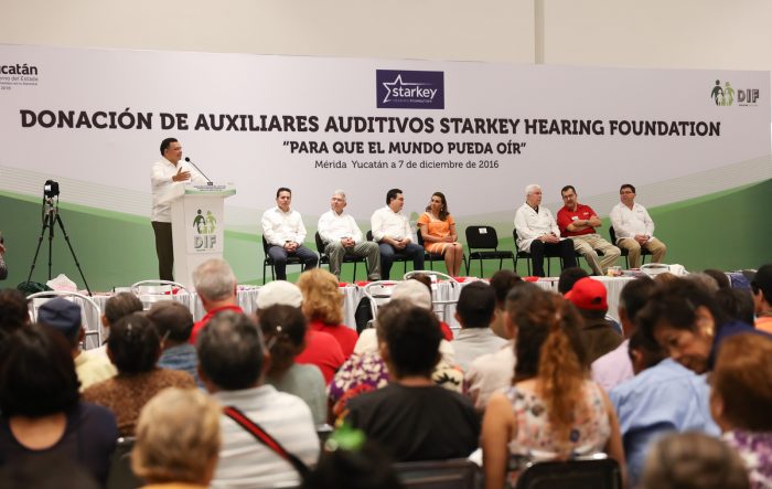 Fundación Starkey Hearing dona auxiliares auditivos a más de 500 personas.