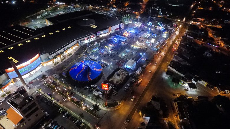 Inauguran la feria «Viva la Navidad» en la plaza El Patio