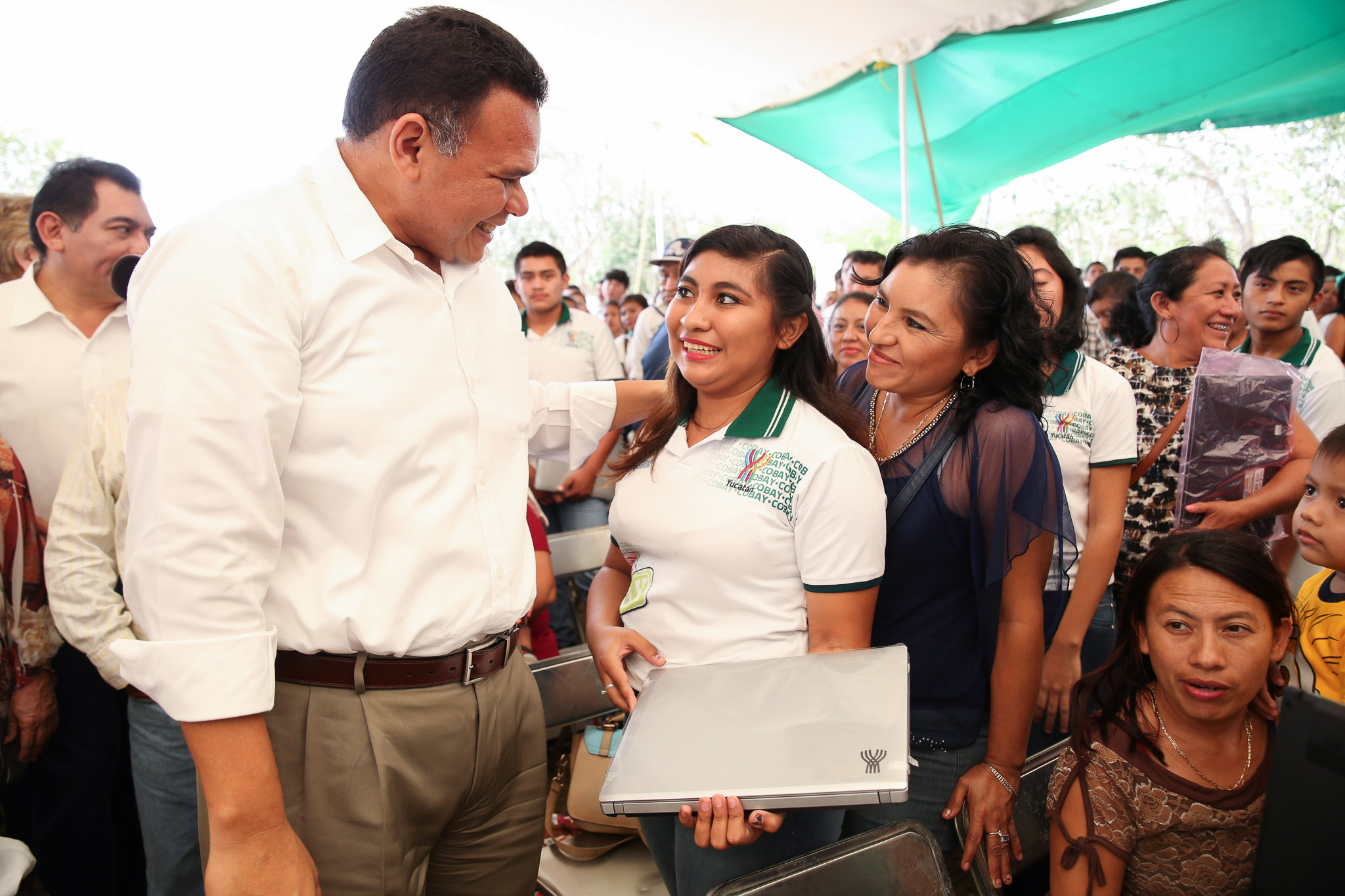 Jóvenes yucatecos con más oportunidades en el nivel medio superior