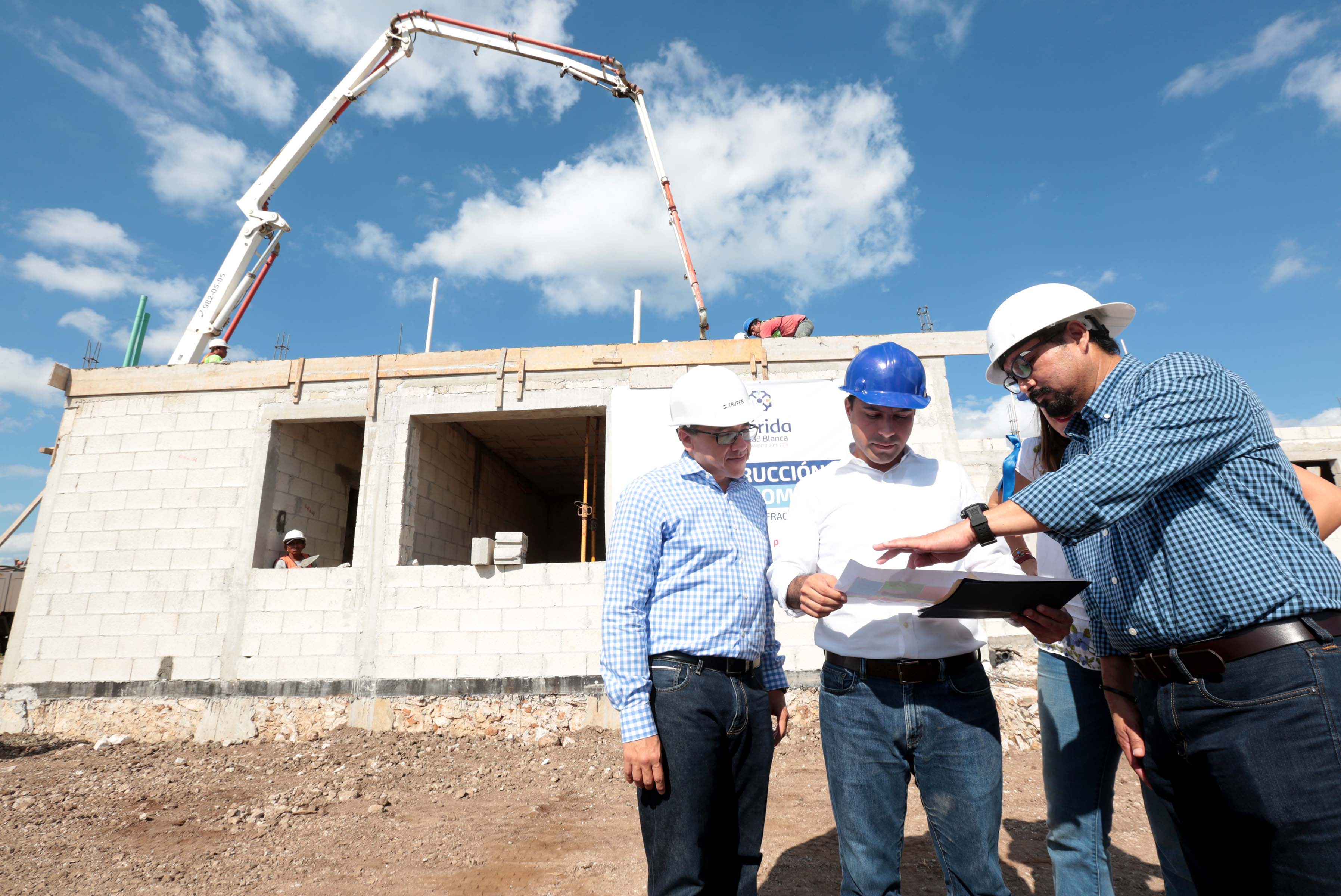 Supervisan construcción de comedor comunitario en Mérida