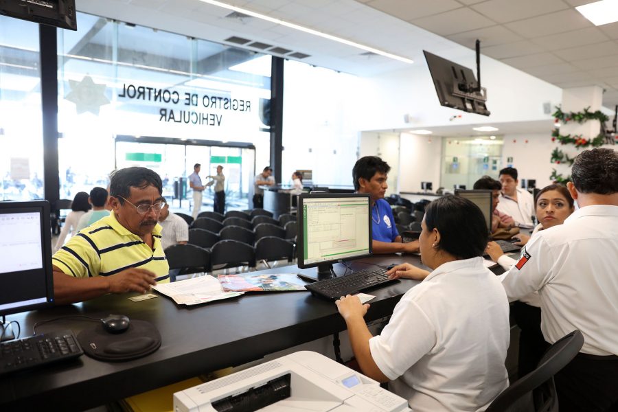 Con nutrida afluencia, inicia el reemplacamiento en Mérida