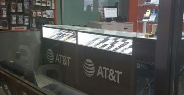 «A la mala», empleados de AT&T intentan poner su distribuidora