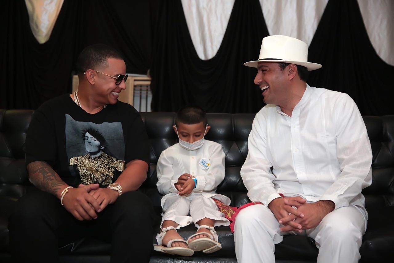 Daddy Yankee cumple el sueño de un niño meridano