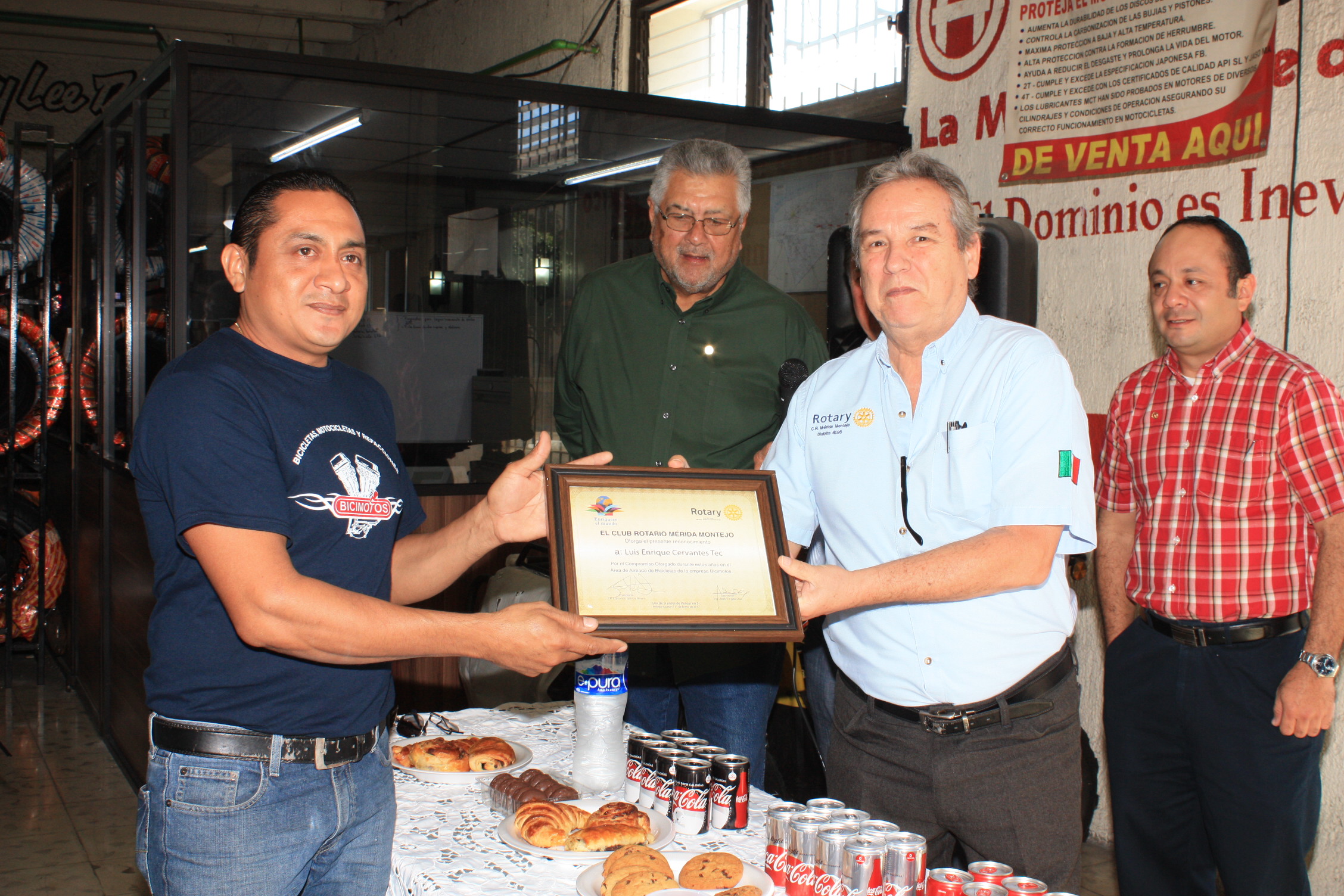 Rotarios premian a empleados destacados en Mérida