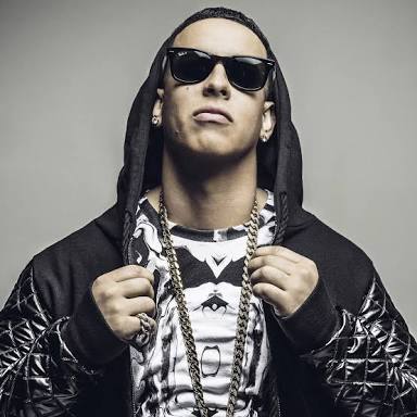 A Vila le encanta la gasolina… y le trae al pueblo a Daddy Yankee