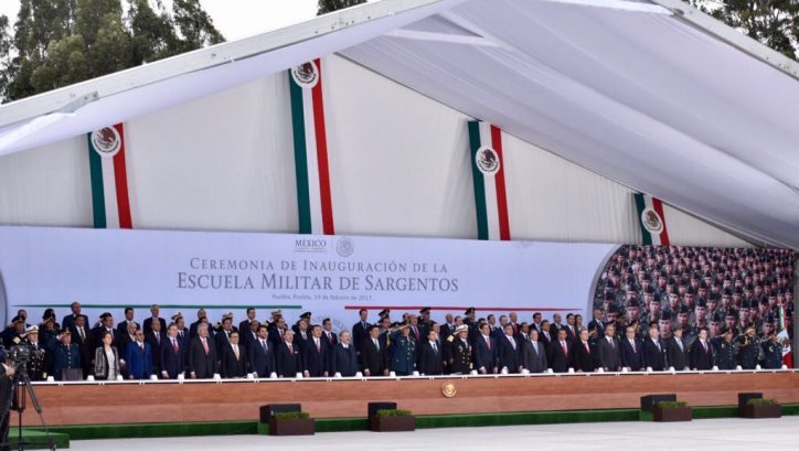 Rolando Zapata asistió al 104 aniversario del Ejército Mexicano.