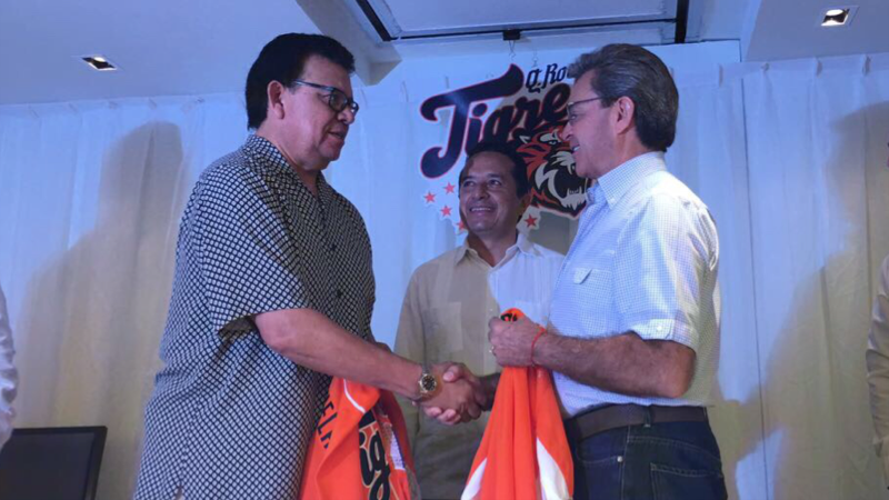 Fernando Valenzuela compra el equipo de béisbol Tigres de Quintana Roo