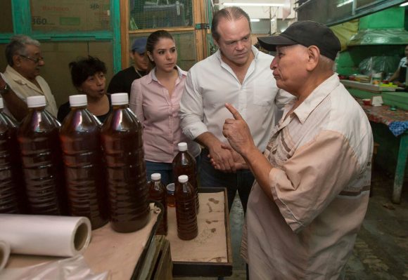 Presidente del PRI en Mérida visita el mercado Lucas de Gálvez