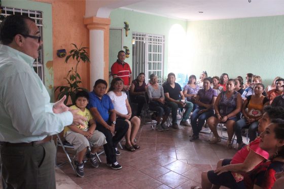 Ramírez Marín presenta su videoinforme y charla con vecinos de Mérida