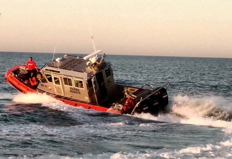 La Marina rescata a pescadores ‘sin rumbo’ en Altamar