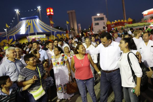 Inaugura Rolando Zapata la feria ¡Vivan los niños!