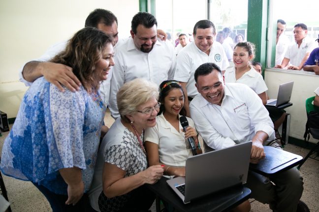 Más de 58 mil estudiantes de bachillerato respaldados con una laptop