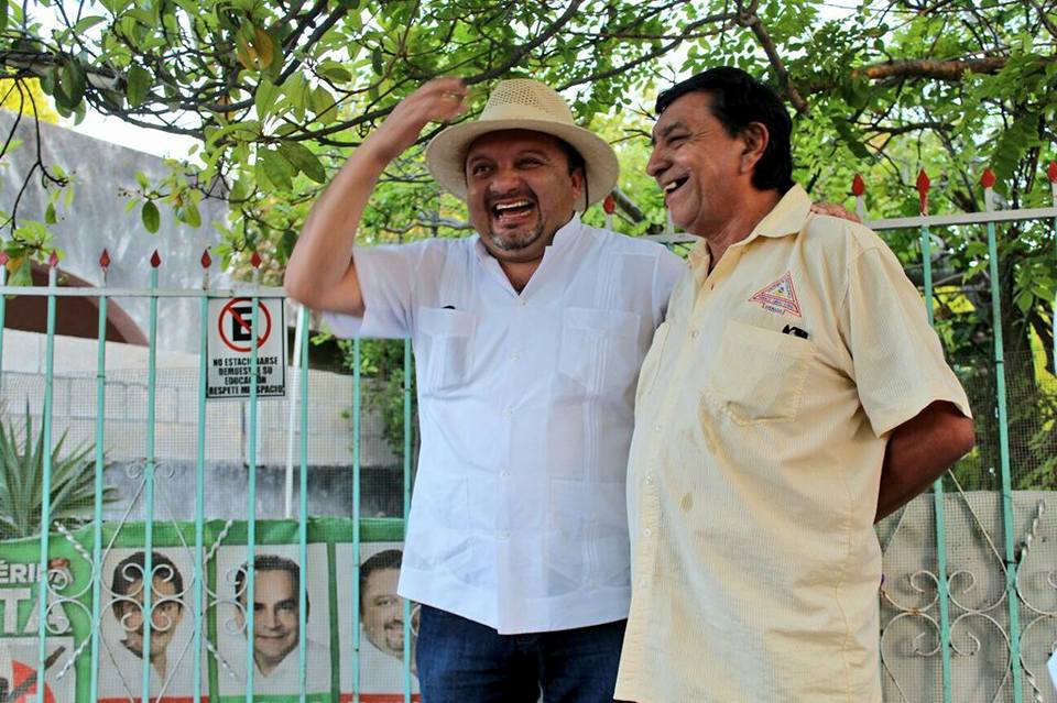 “Panchito” Torres recorre el Fracc Del Parque y la Ávila Camacho .