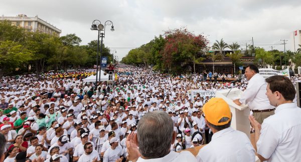 Alrededor de 55 mil obreros conmemoran el Día del Trabajo en Yucatán.