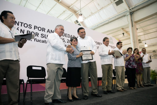 Estímulos económicos a trabajadores estatales por tantos años de labor