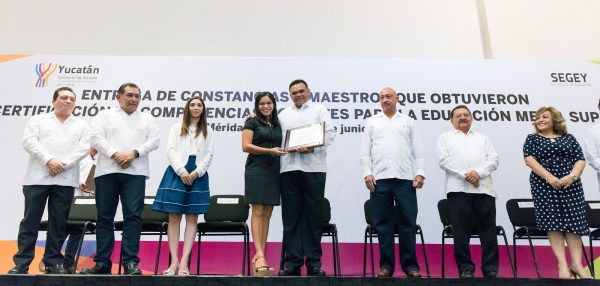 Más de mil educadores yucatecos certifican sus competencias