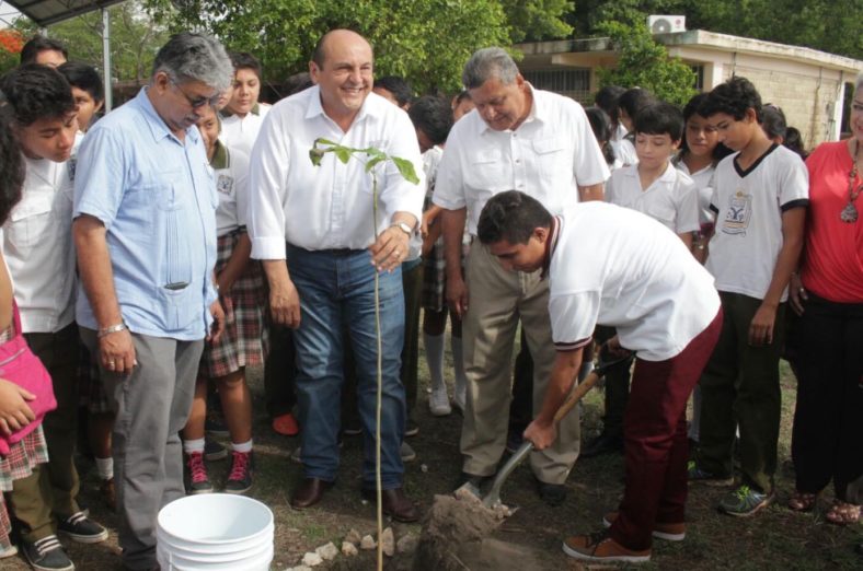 Se suman jóvenes de secundaria al reto «Reforesta Yucatán»