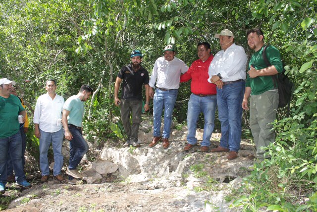 Berlín Montero encabeza jornada de limpieza en grutas de Tekax