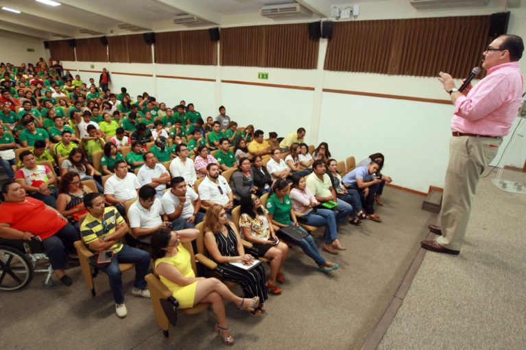 Ramírez Marín sostiene diálogo con universitarios en «Territorio Guerrero»