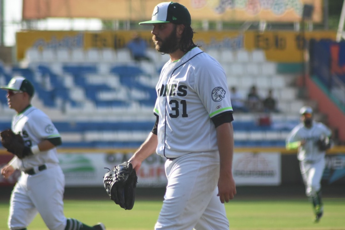 Pericos blanquea a los Leones y se lleva la serie