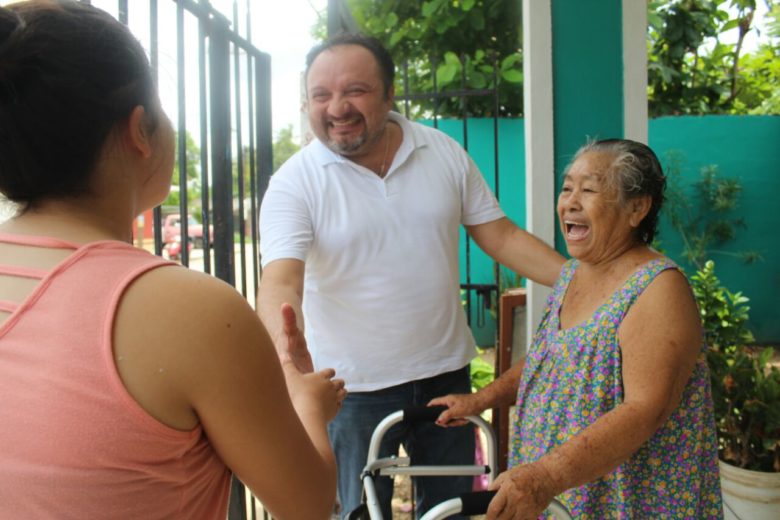 «Panchito” Torres regresa y cumple a los vecinos de la colonia Mayapán