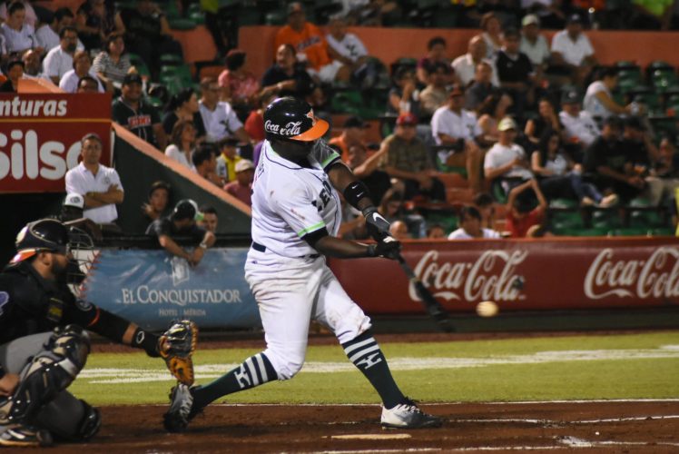 Grand Slam de Sosa guía triunfo melenudo