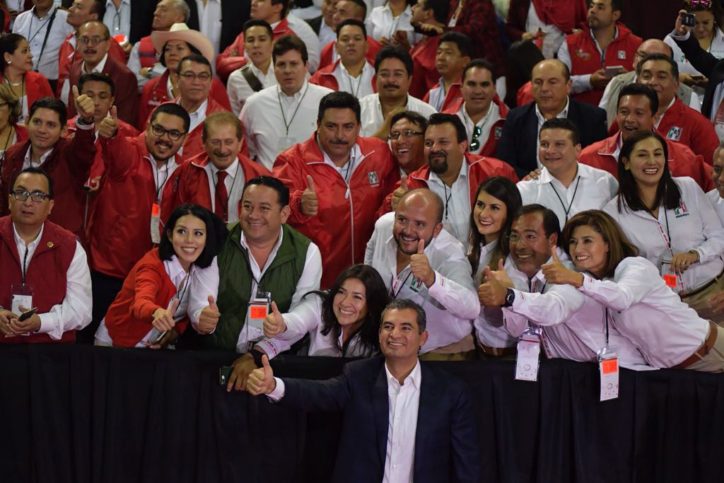 Entusiastas priístas participan en la XXII Asamblea Nacional