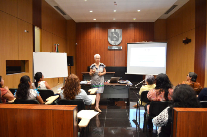 Se actualizan mediadores y litigantes en el tema de la mediación