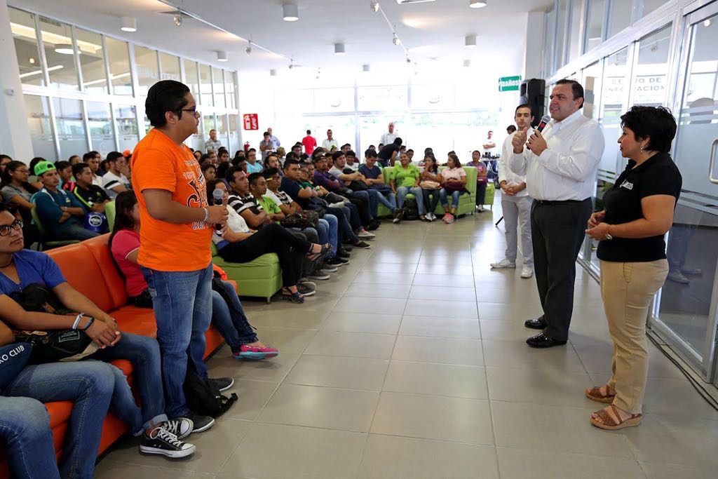 Juventud progreseña interesada en Escudo Yucatán