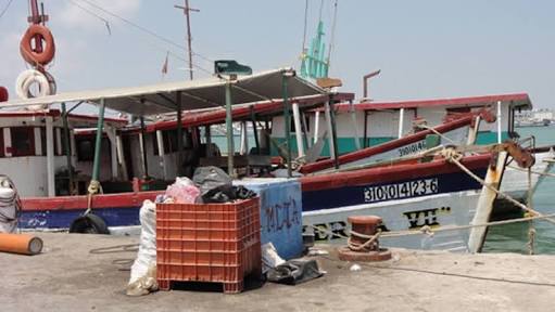 Pescador muere al caer dentro de la nevera de pulpo