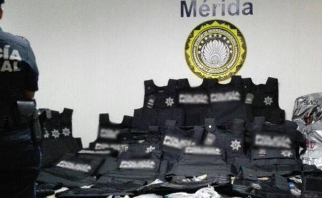 Aseguran 158 chalecos antibalas en el aeropuerto de Mérida