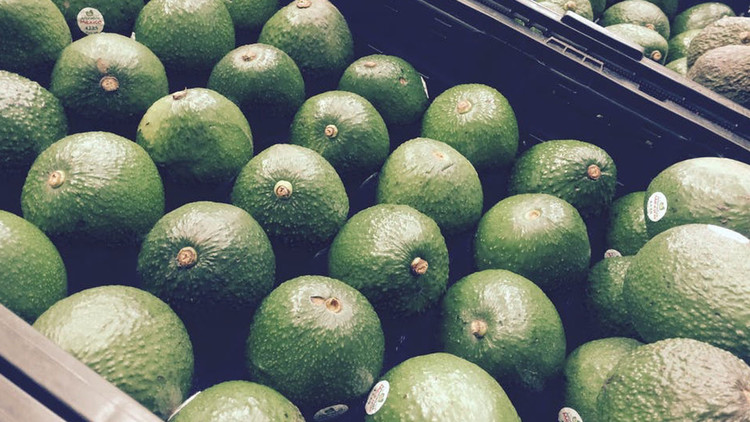 Robos masivos de aguacates para venderlos por Facebook