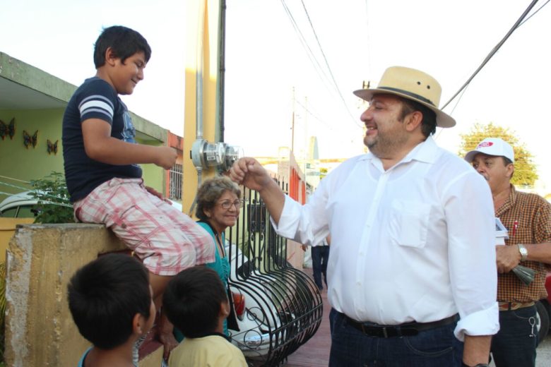 Respaldan la labor de “Panchito” Torres en la colonia Fidel Velázquez.