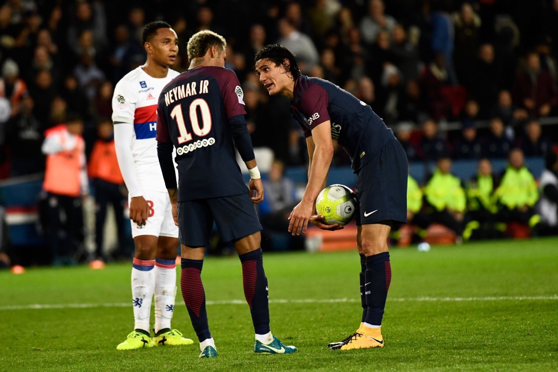 ¿Lucha de egos? Neymar y Cavani se disputan los penaltis en el PSG