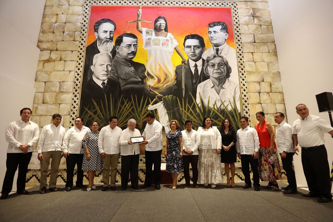 Inaugura el Gobernador el mural «La justicia yucateca»