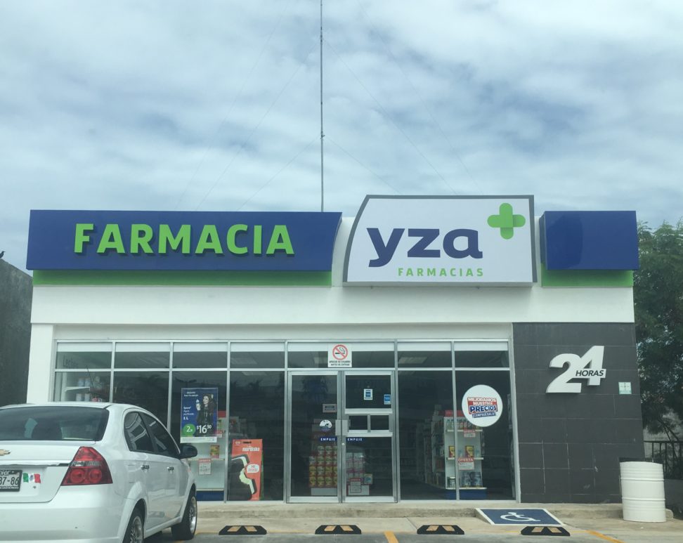 Farmacias Yza cambia de imagen y baja sus precios