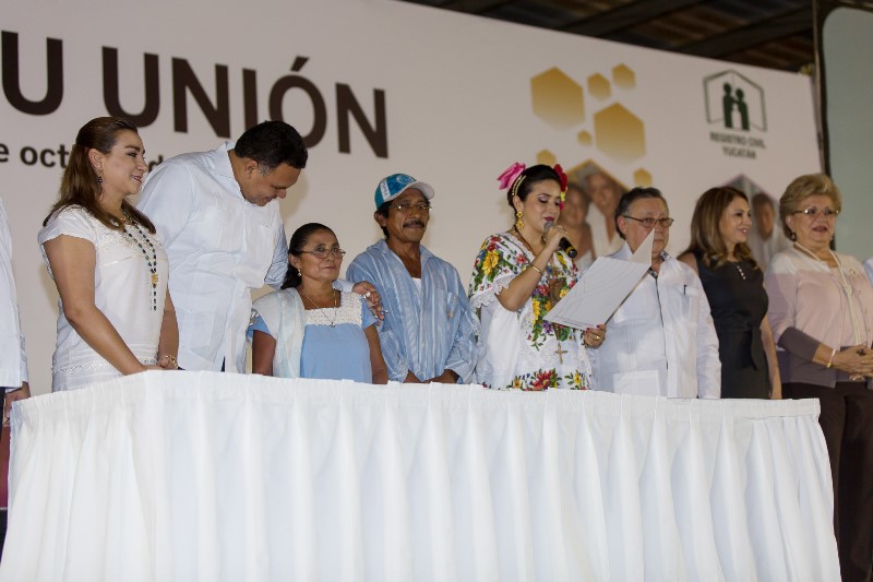 Parejas yucatecas celebran enlace ante la ley