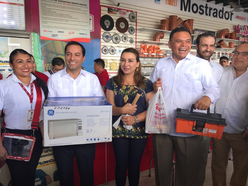 Gasta $2.500 Rolando Zapata en compras por el Buen Fin