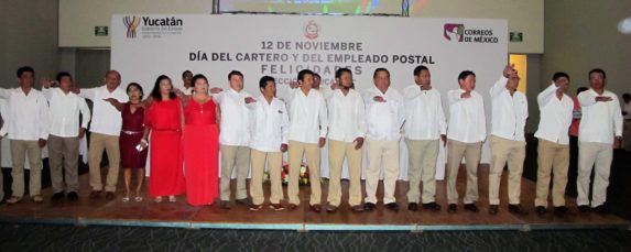 Reconocen labor de carteros y trabajadores postales