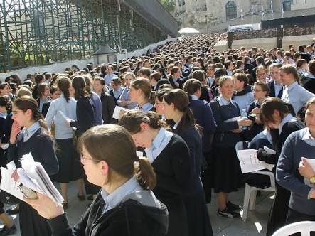 Ex alumnas de escuela de niñas denuncian abusos sexuales