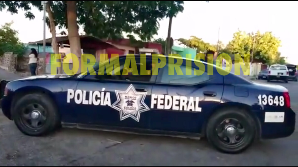 Acusan a policías de robarse $13,000 durante un cateo