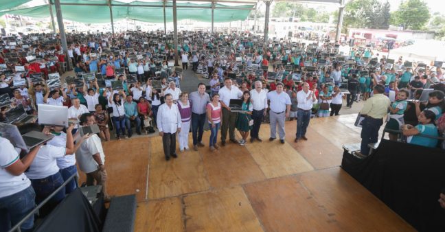 Bienestar Digital recompensa esfuerzo de  madres y padres de familia