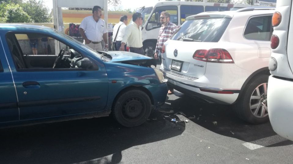 Choca candidato del PAN en su camioneta de millón de pesos