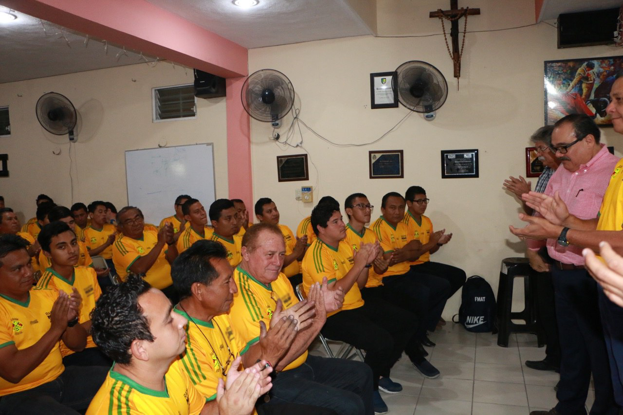 El futuro del fútbol yucateco, tema de conversación  entre árbitros y Ramírez Marín