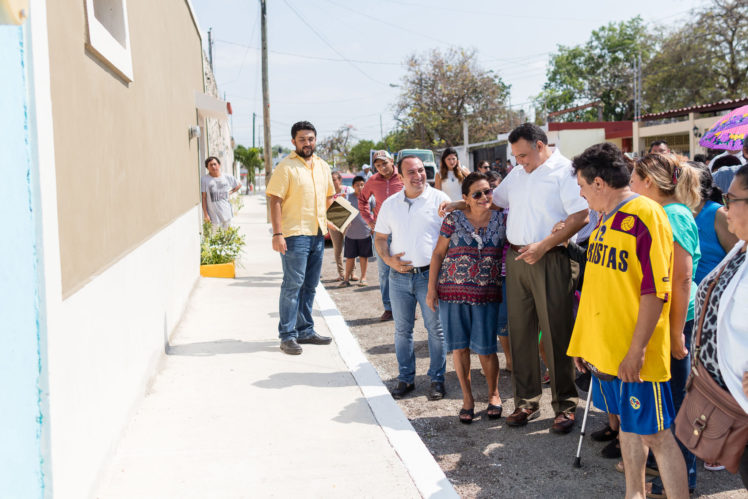 Rolando Zapata constata obras en colonias de Mérida