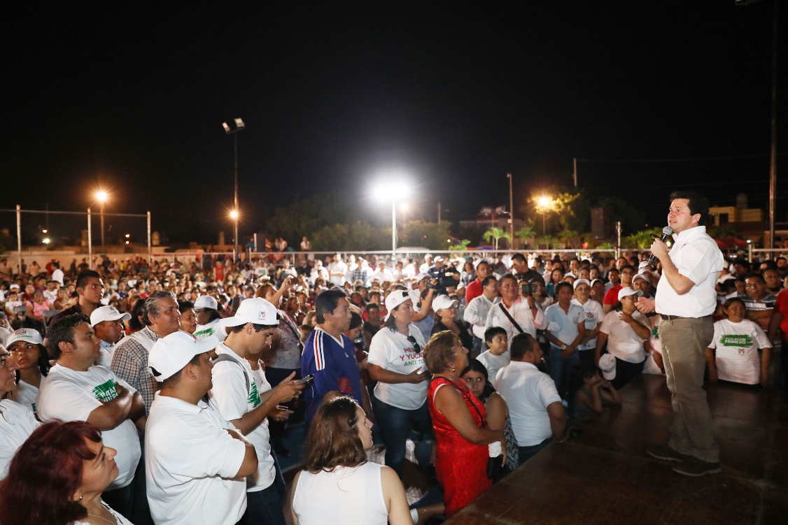 Encabeza Sahuí multitudinarios actos en la Carranza y Mulsay