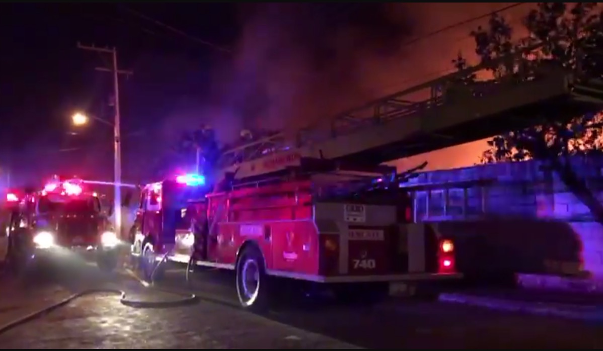 Voraz incendio nocturno en corralón de la SSP